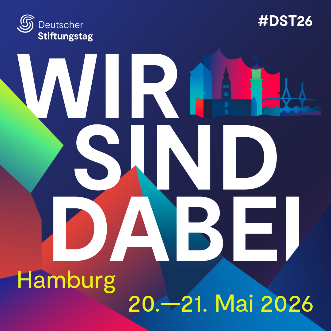 Deutscher Stiftungstag 2026 in Hamburg, 20.–21. Mai, buntes Design mit Schriftzug "WIR SIND DABEI".